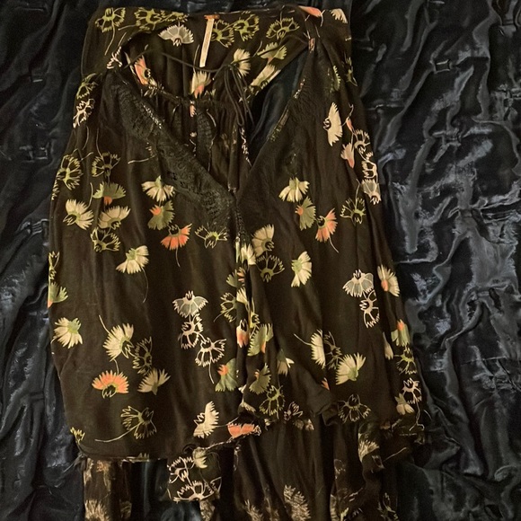 Free people flowy top - Picture 1 of 3